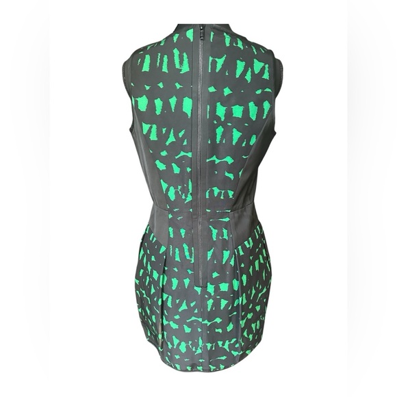 Milly Vintage Black and Green Patterned Dress with Pockets & Accent Zippers - Picture 6 of 8